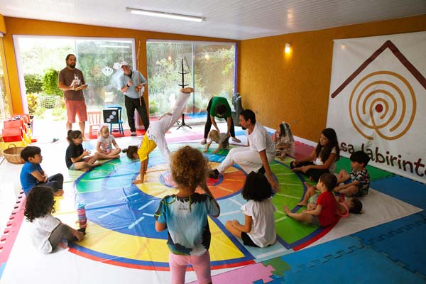 Jogando Capoeira